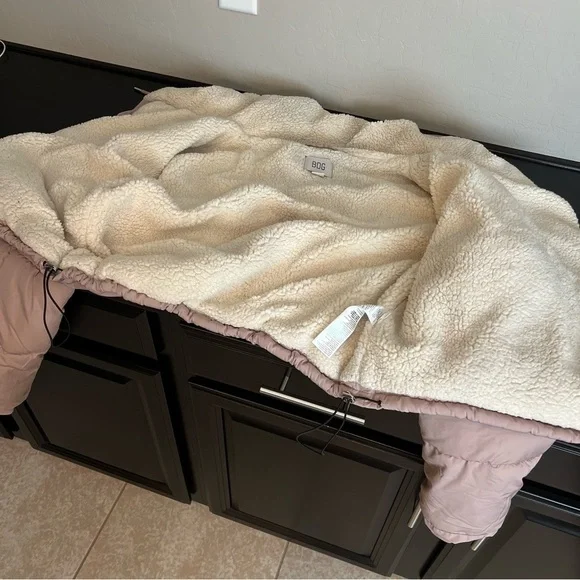 HOT DEAL! BDG sherpa lining puffer jacket, blush pink, cropped, size S - Picture 14 of 17